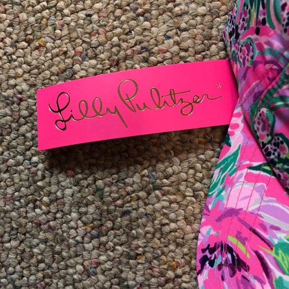 🆕 Lilly Pulitzer Run Around Hat Paws for a Cause - Picture 10 of 14
